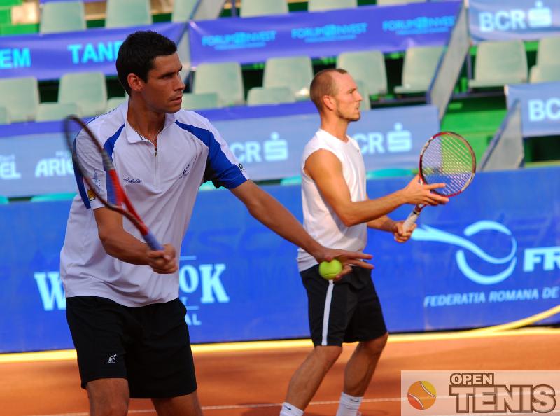 Hanescu pierde si la dublu